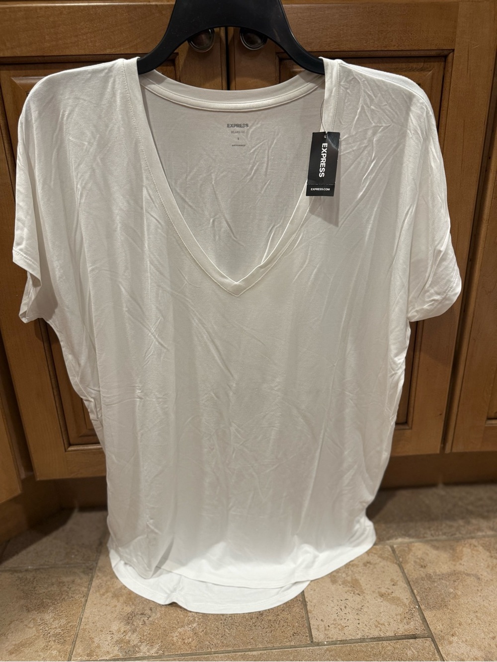 Express Cream V-Neck Relaxed Tee